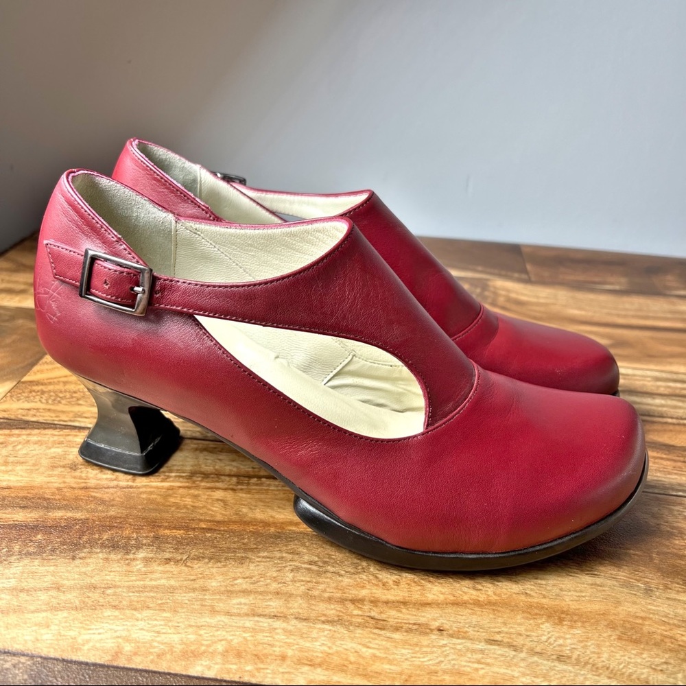 John Fluevog Cherry Wearever Gracias 9.5